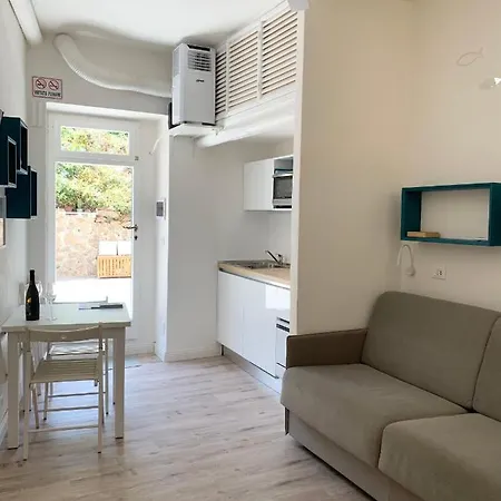 Casetta Lorica * Porto Santo Stefano (Grosseto)